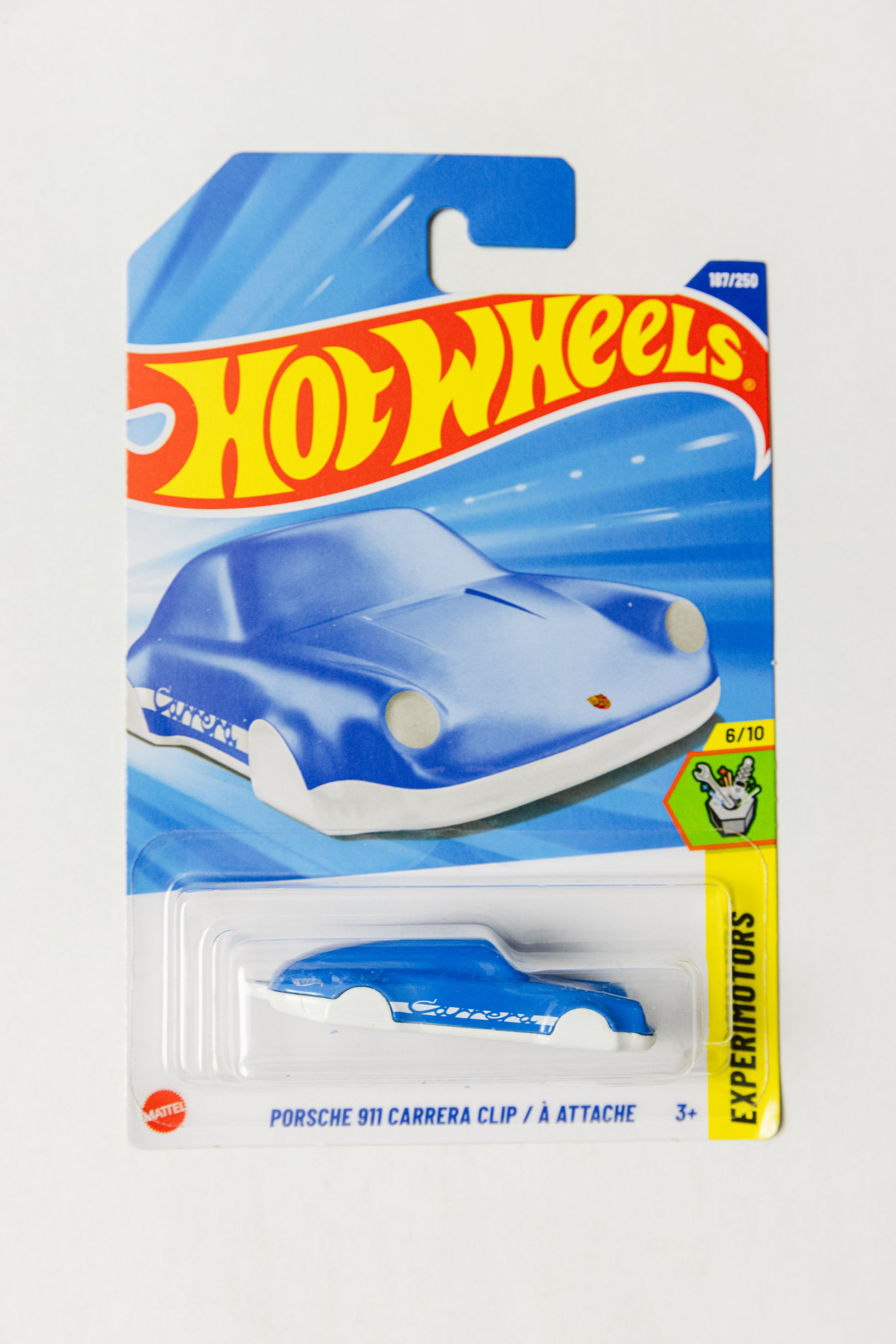 Porsche 911 Carrera Clip Keychain - Experimotors Interntaional Card (Soft Corners)