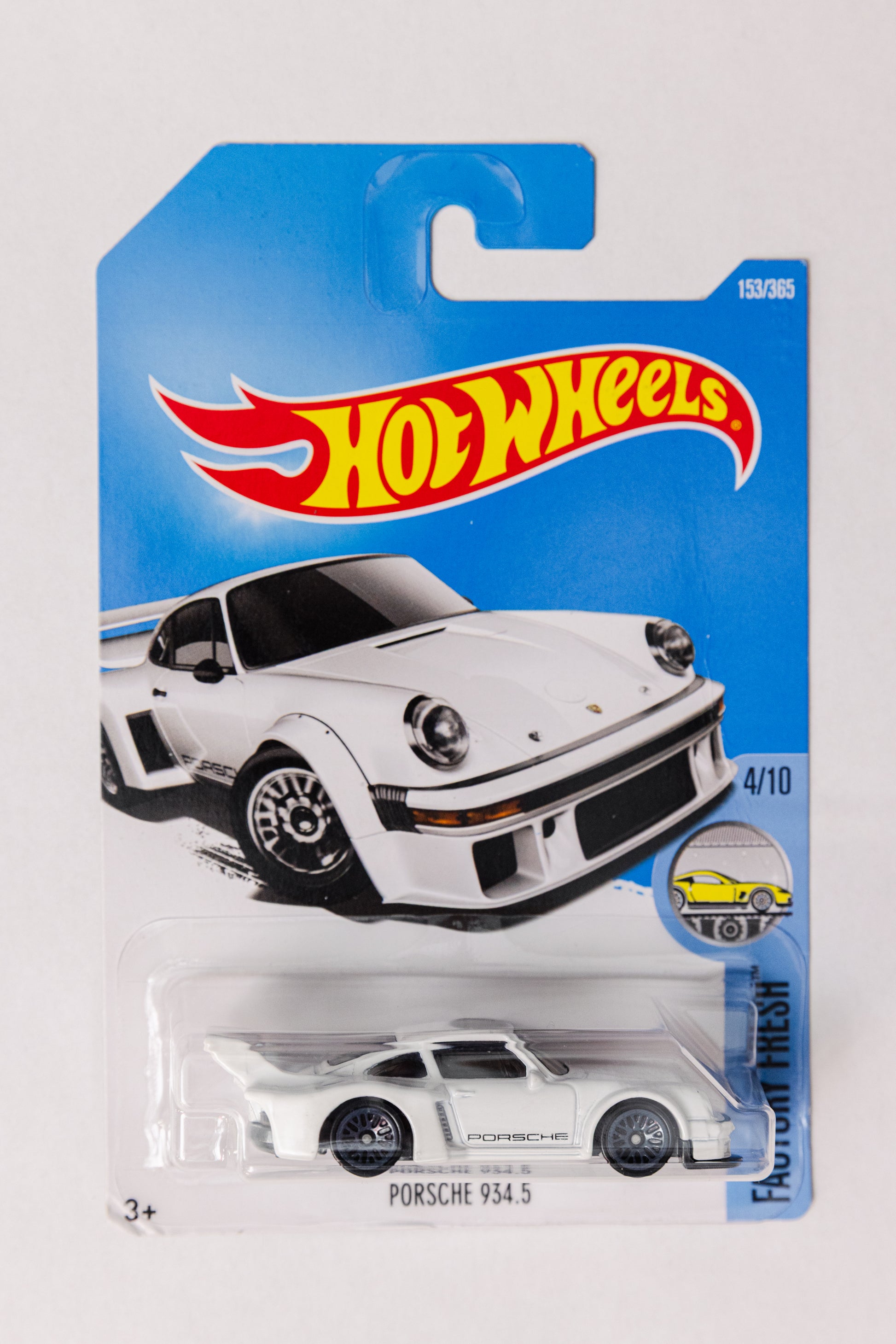 Porsche 934.5 - Factory Fresh (Damaged Cards)