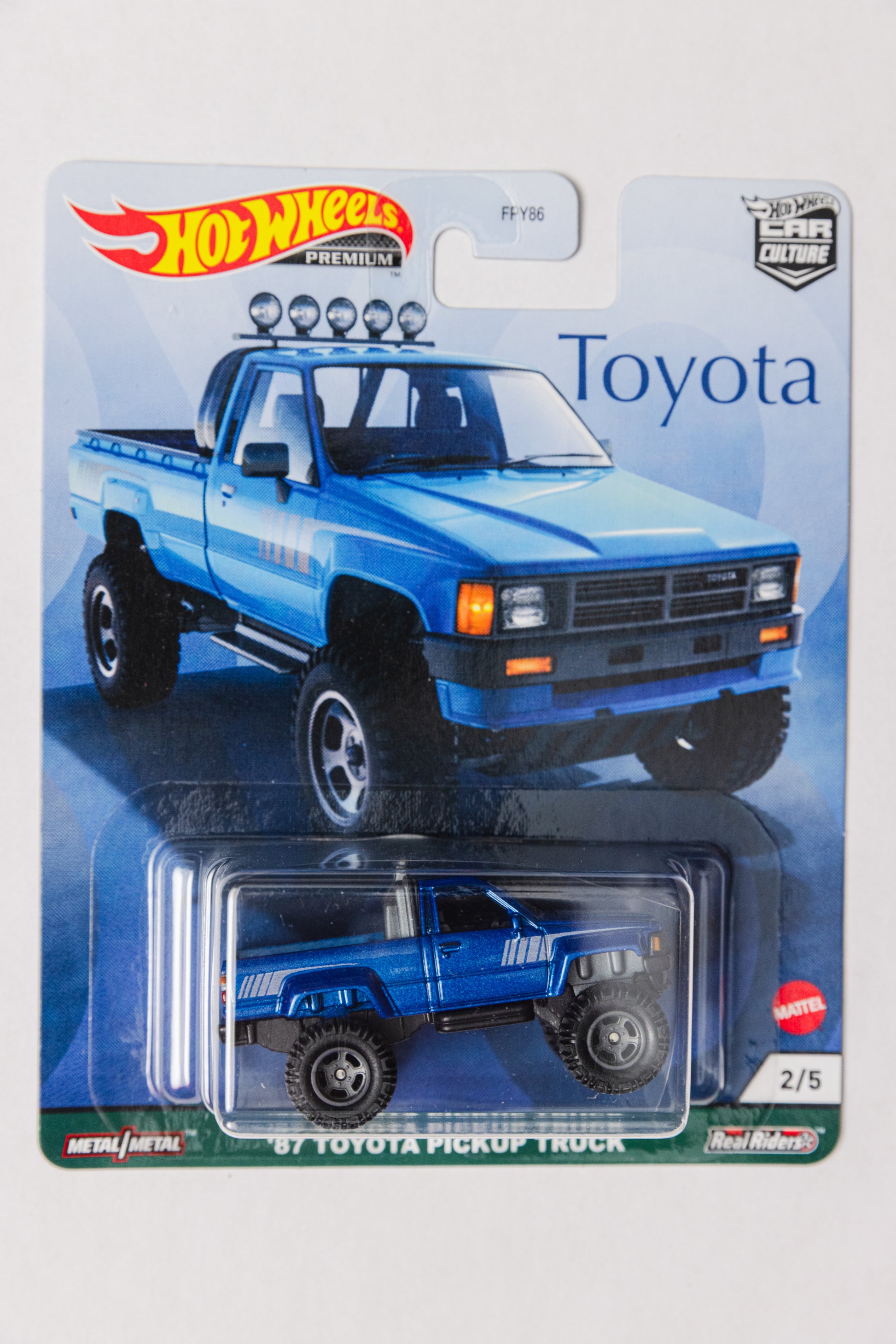 Toyota '87 Toyota Pickup Truck 2/5