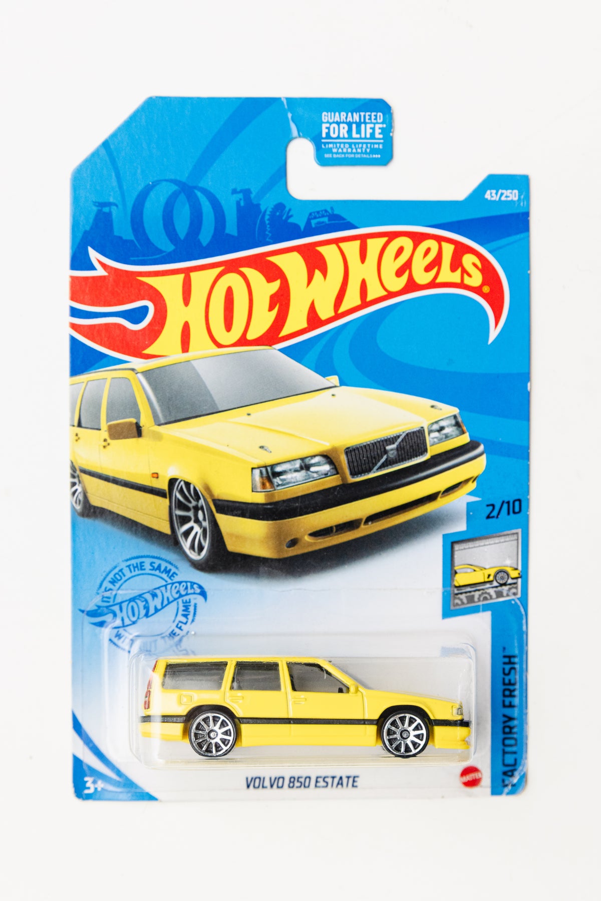 Volvo 850 Estate - Factory Fresh (Damaged Card)
