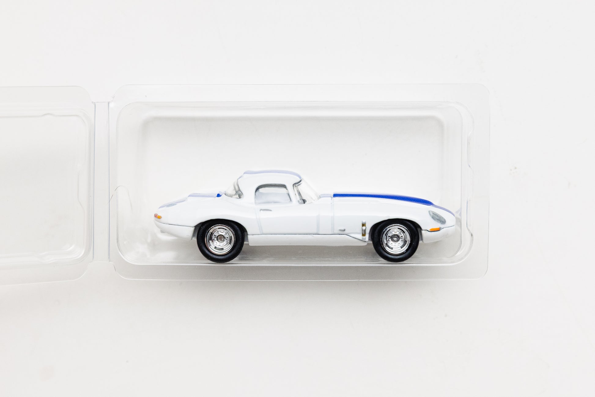 Loose Jaguar Lightweight E-Type - Car Culture