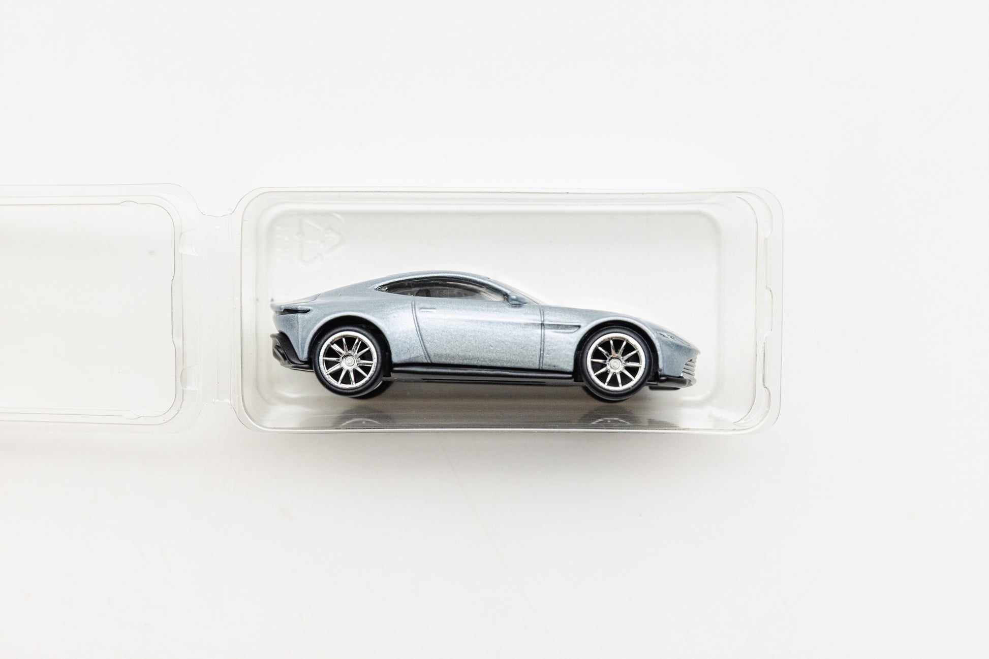 LOOSE Aston Martin DB10 - Retro Entertainment