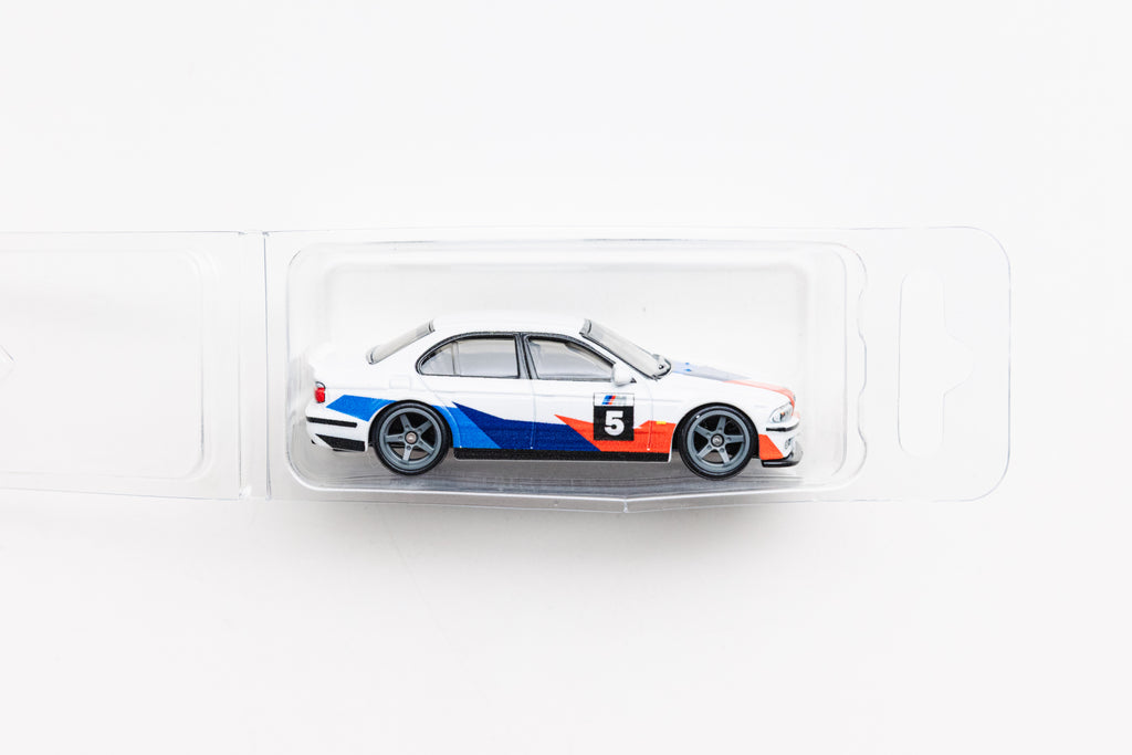 LOOSE 2001 BMW M5 - BMW Diorama