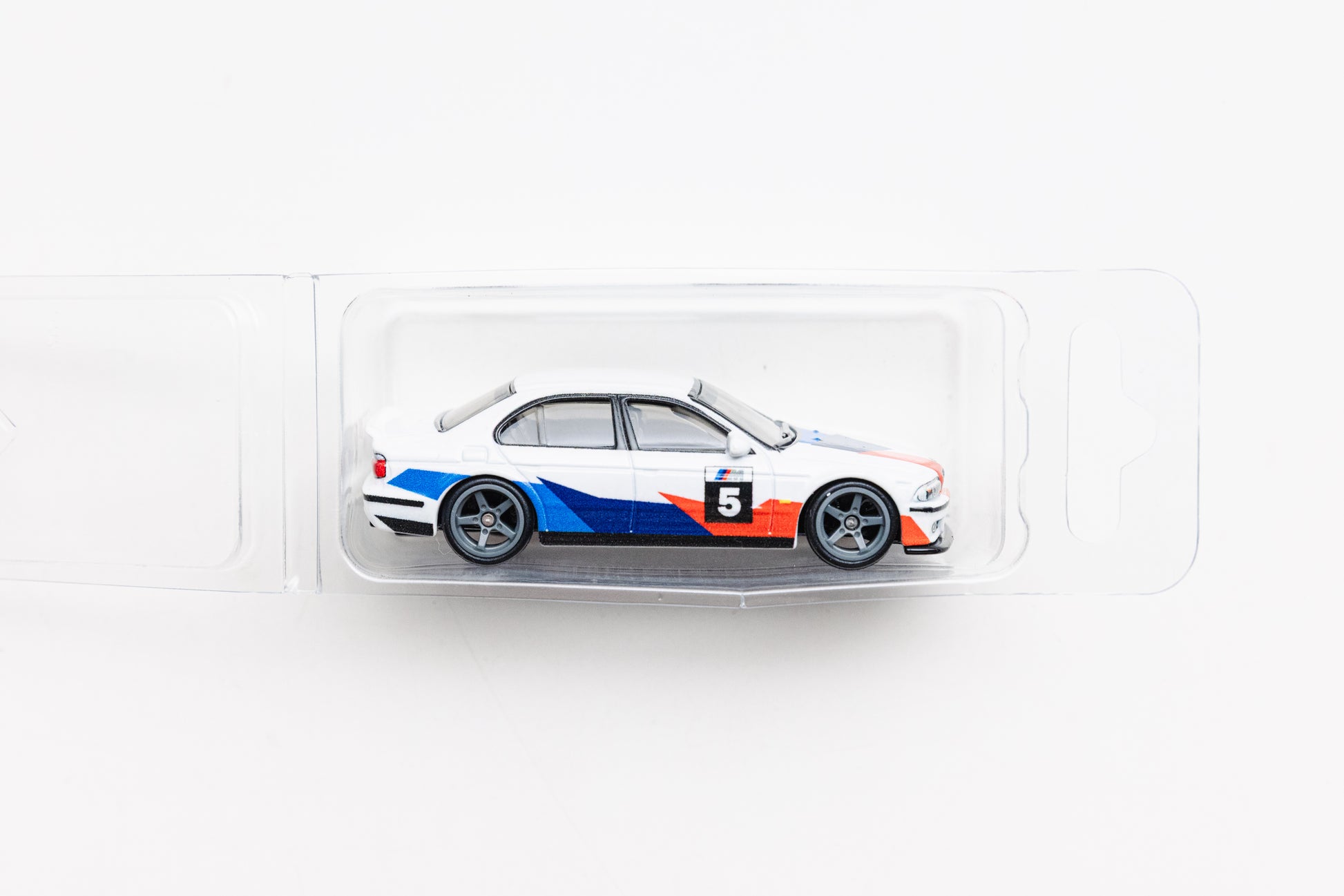 LOOSE 2001 BMW M5 - BMW Diorama