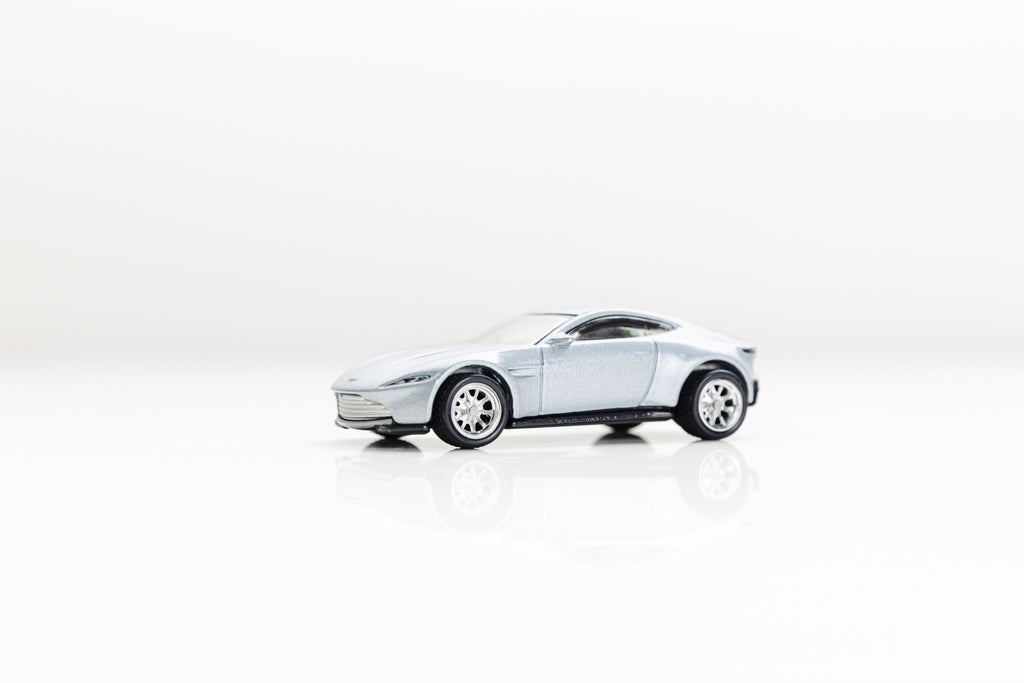 LOOSE Aston Martin DB10 - Pop Culture