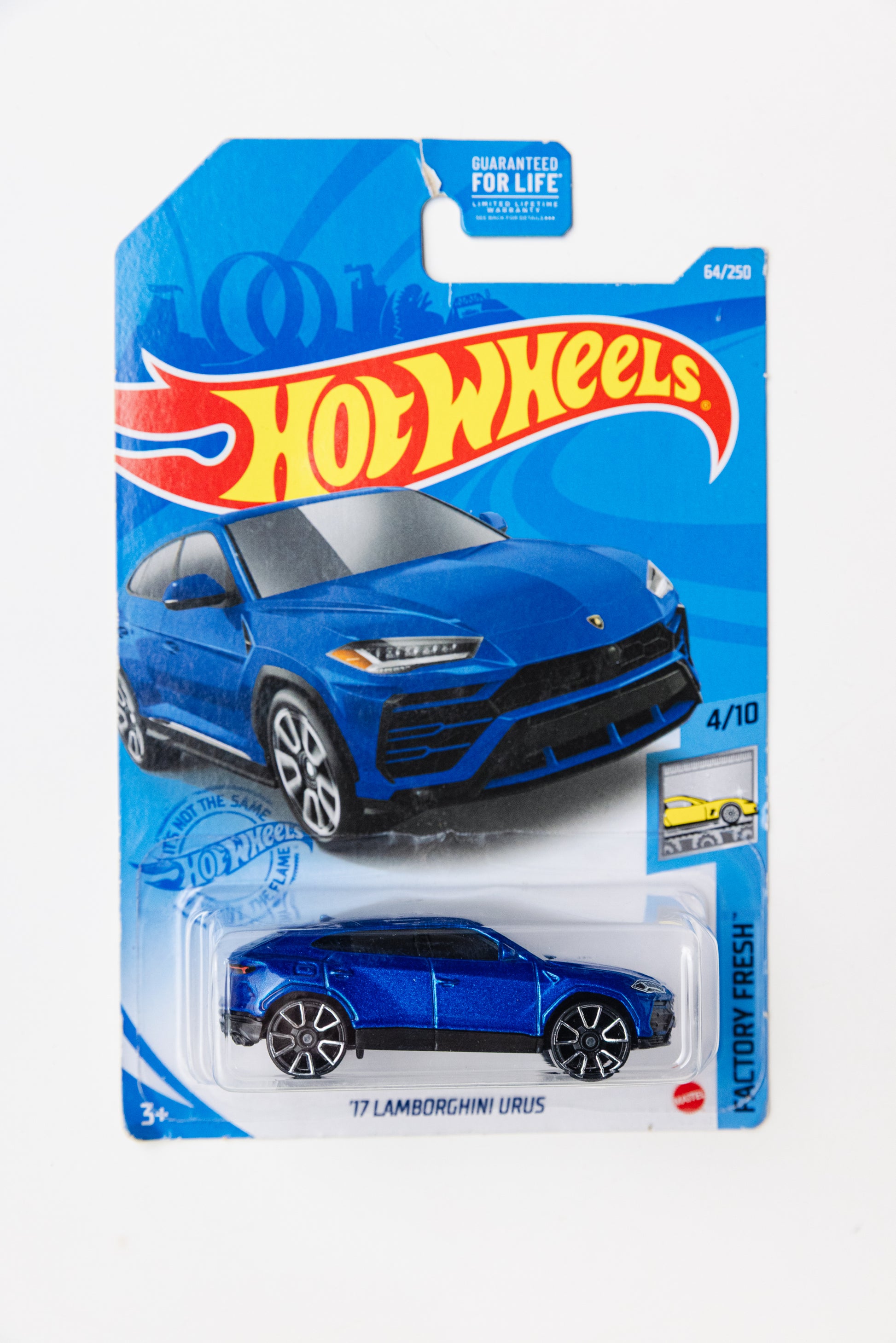 '17 Lamborghini Urus - Factory Fresh (Damaged Card)